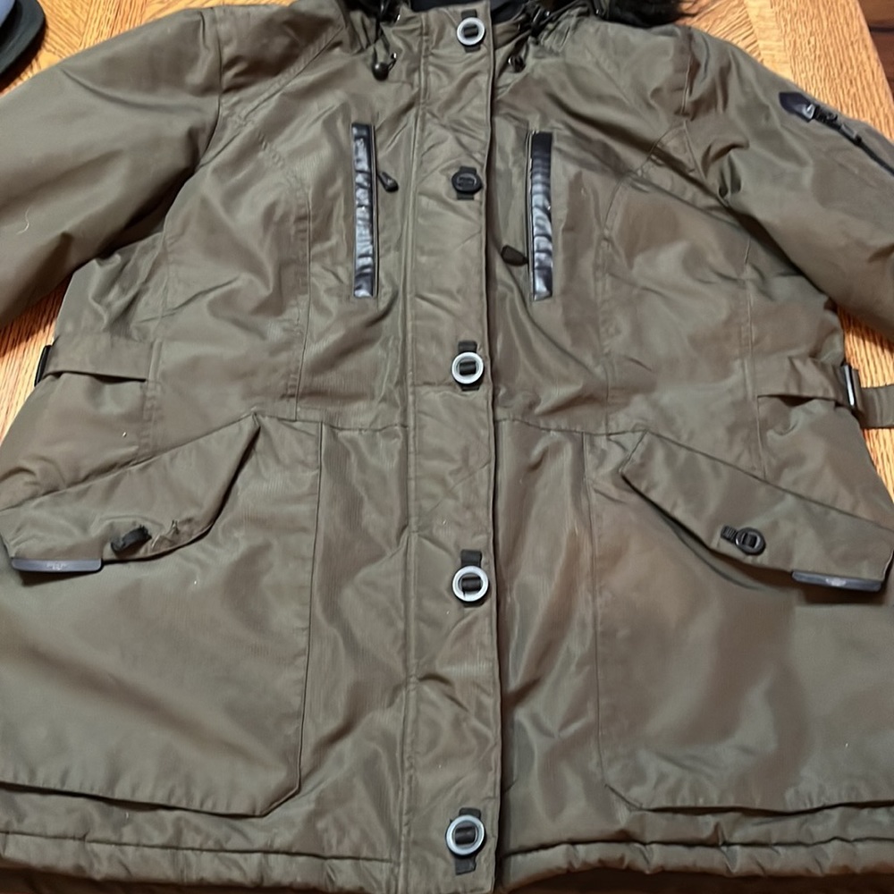 Mountain Ridge winter coat - Picture 4 of 8